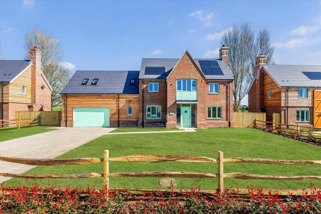 Original estate-agent property photograph
