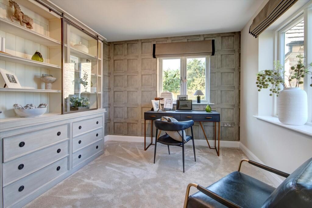 Source listing photo: home office study room